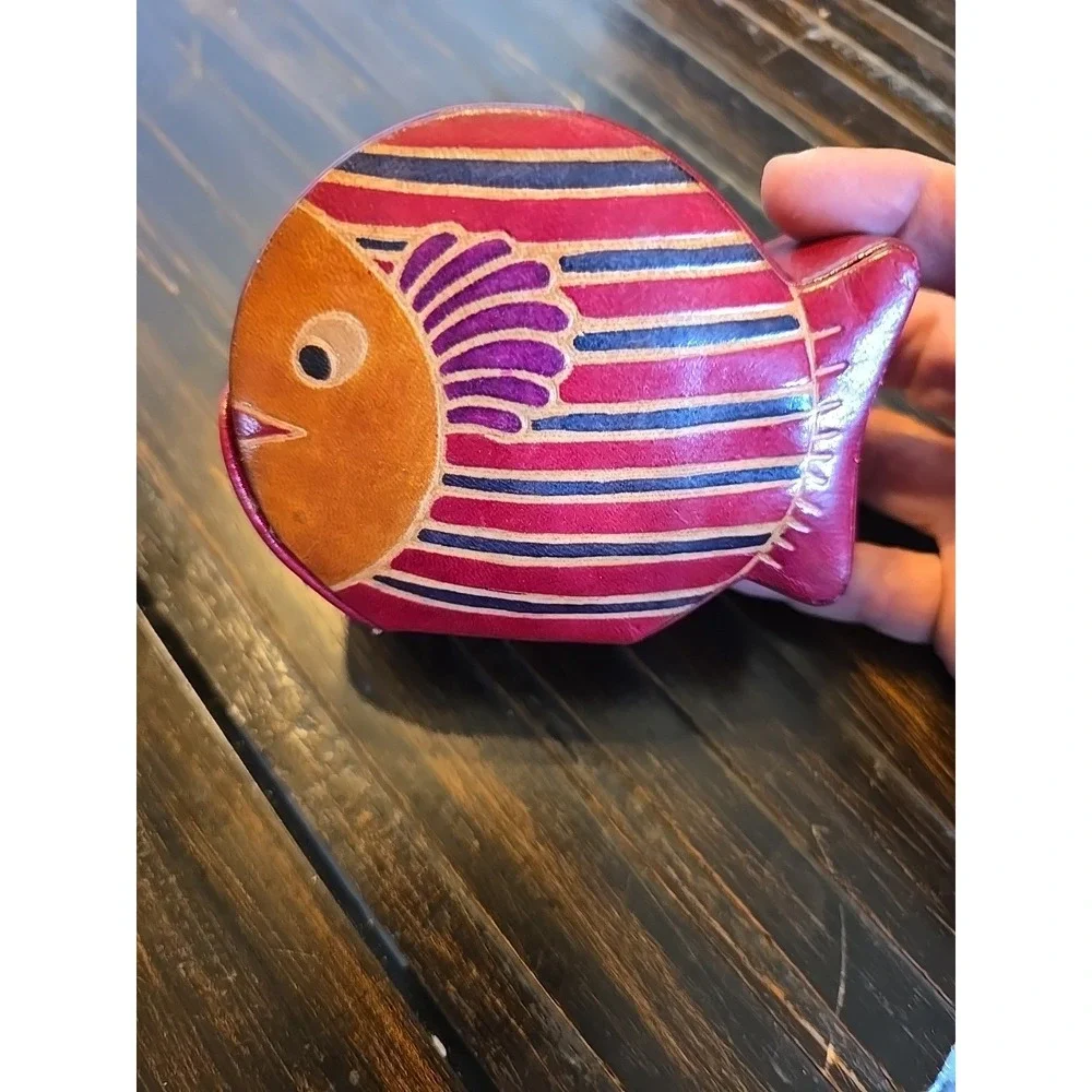 VINTAGE LEATHER EMBOSSED FISH‎ BANK
